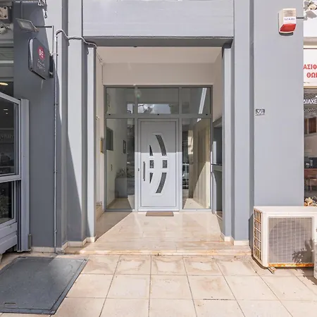 Spacious Downtown Two Bedroom With Private Parking Apartment