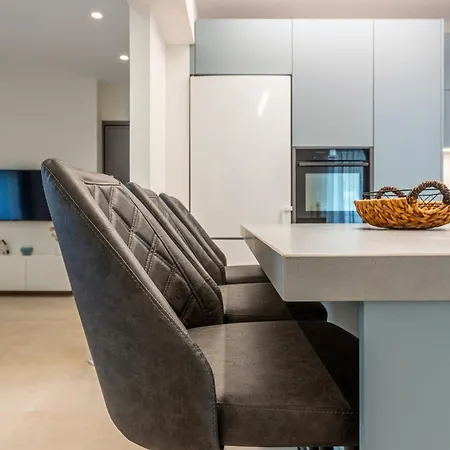 Apartment Spacious Downtown Two Bedroom With Private Parking Heraklion (Crete)