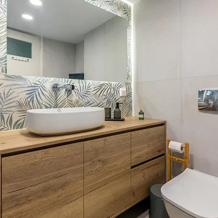 Spacious Downtown Two Bedroom With Private Parking * Heraklion (Crete)