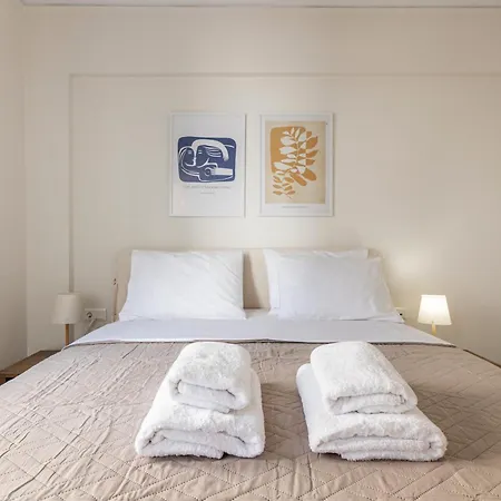 Spacious Downtown Two Bedroom With Private Parking Apartment Heraklion (Crete)