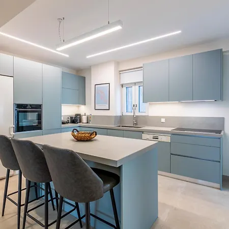Spacious Downtown Two Bedroom With Private Parking * Heraklion (Crete)