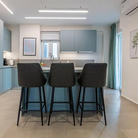 Spacious Downtown Two Bedroom With Private Parking * Heraklion (Crete)